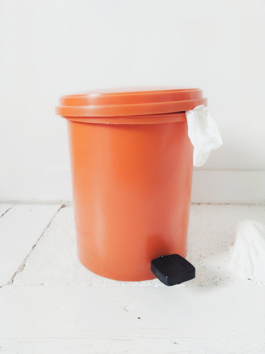 Petite poubelle orange