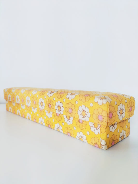 Boîte ancienne de mercerie carton et tissu