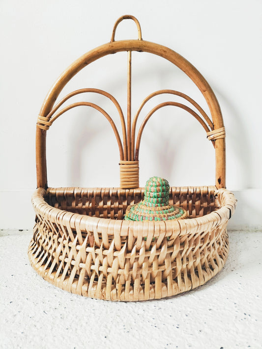 Petite étagère murale en rotin et osier