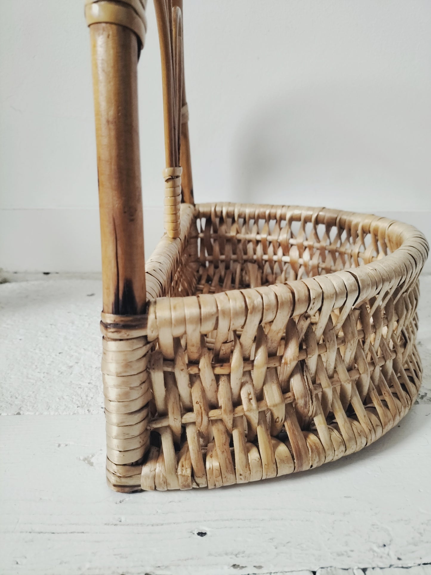 Petite étagère murale en rotin et osier