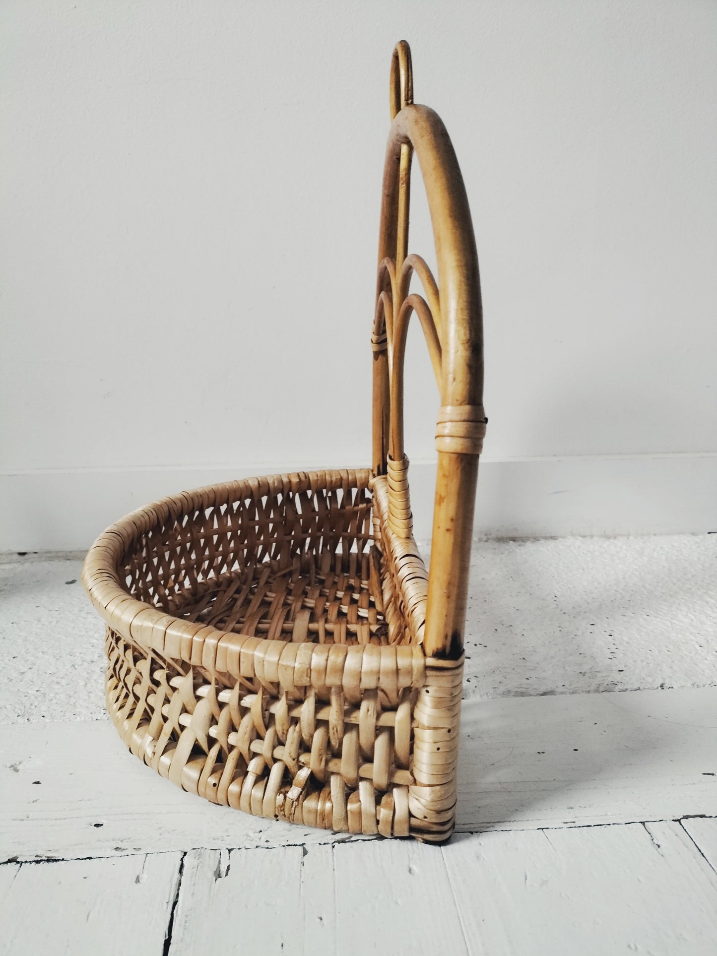 Petite étagère murale en rotin et osier