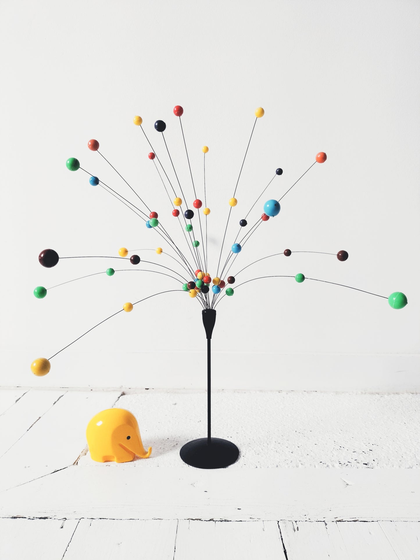 Arbre à boules/ mobile cinétique multicolore Laurids Lonborg