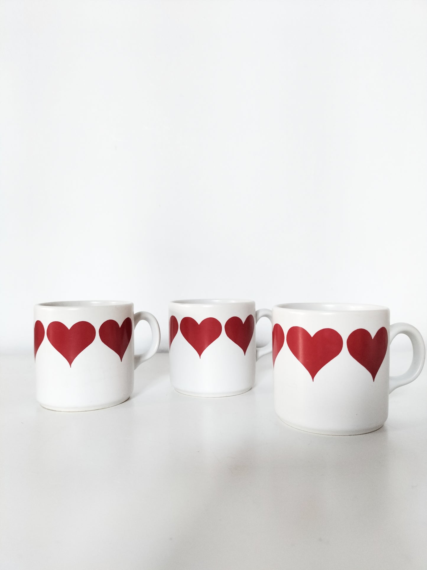 3 tasses décor coeurs de