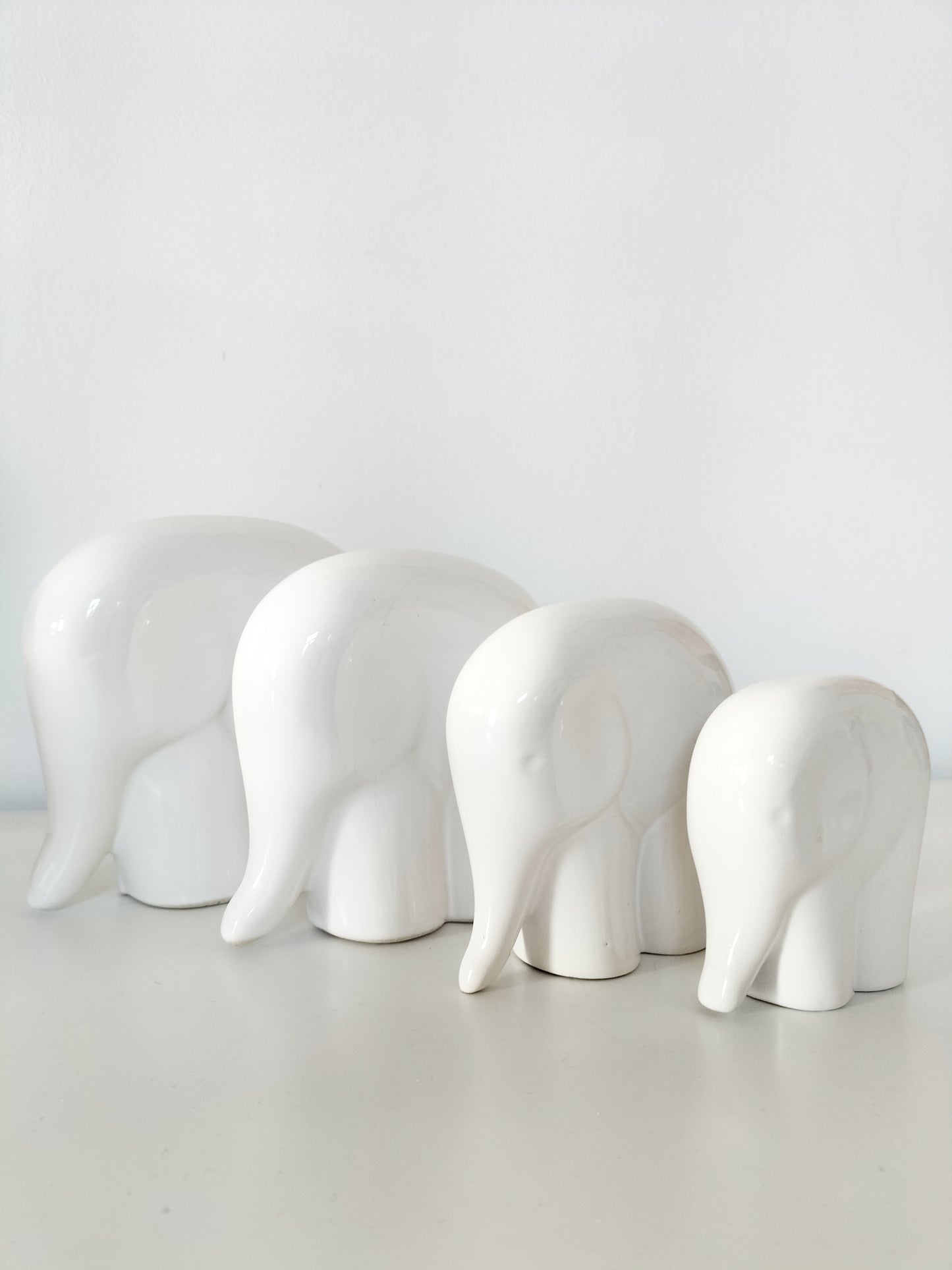 Ensemble de 4 éléphants en céramique