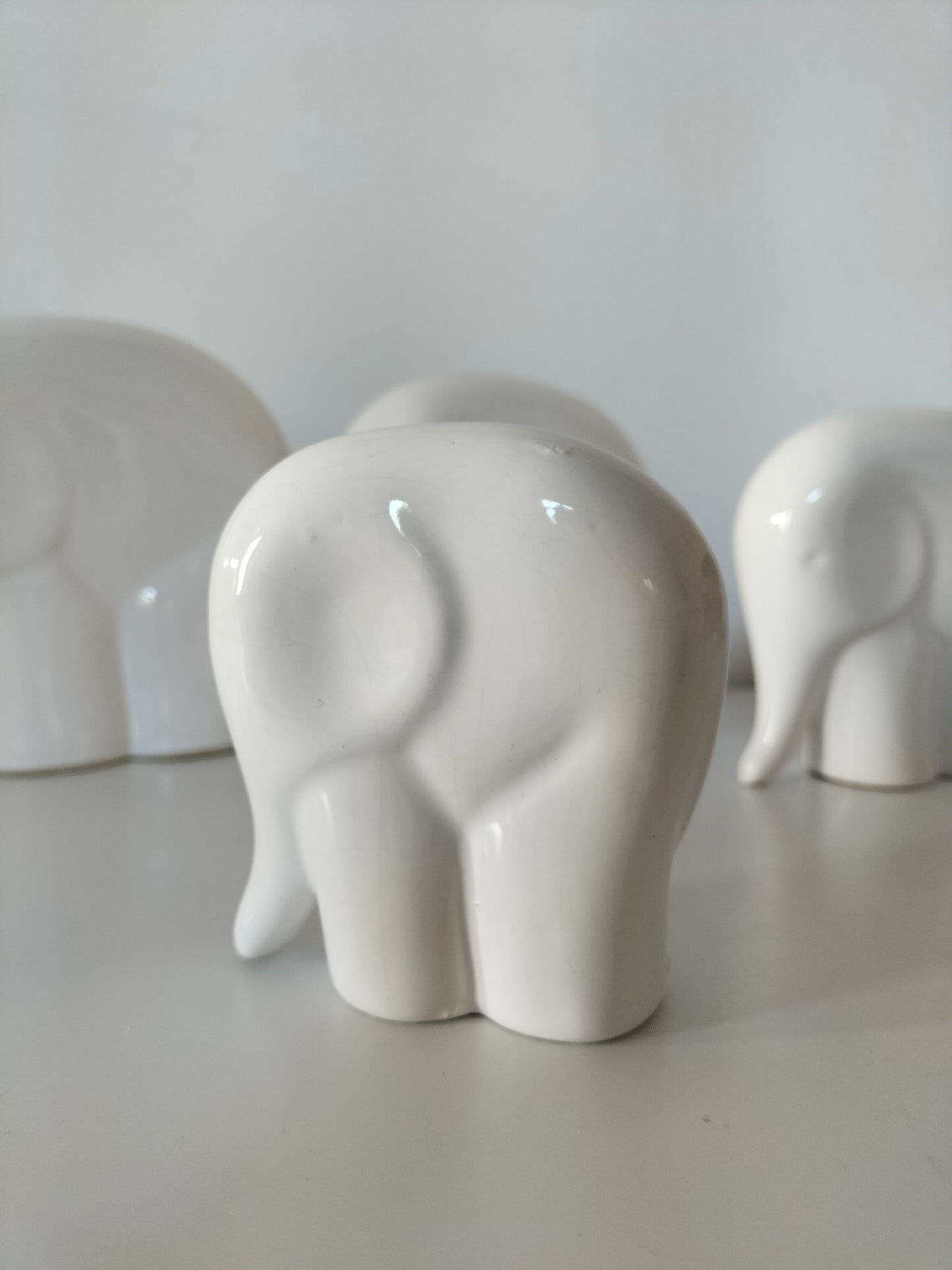 Ensemble de 4 éléphants en céramique