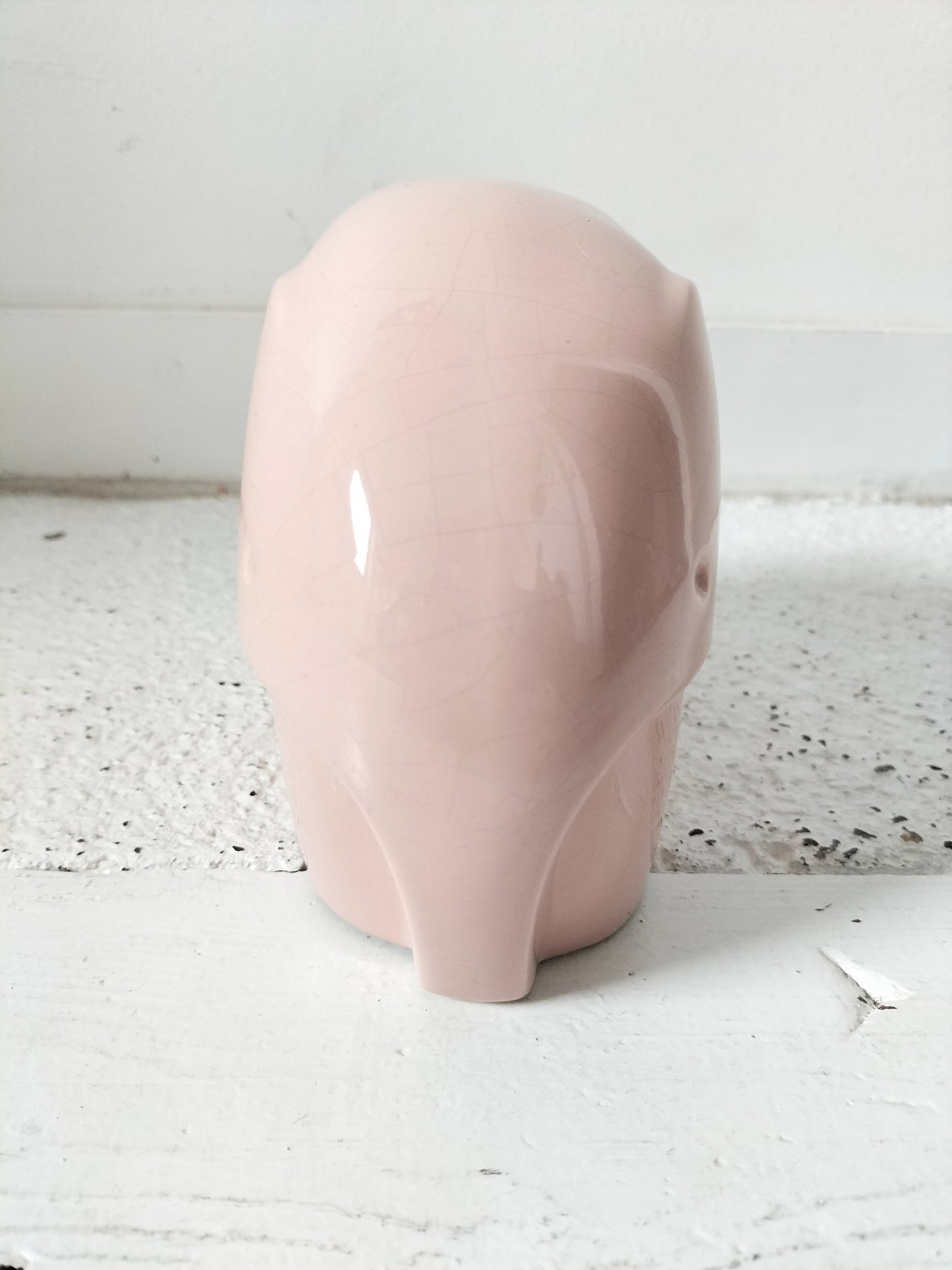 Éléphant rose en porcelaine