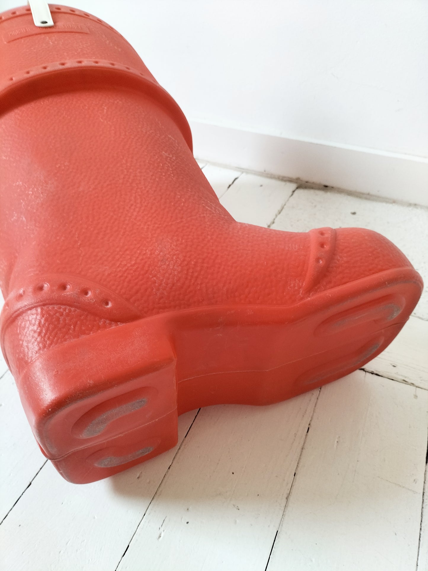 Énorme botte de Noël en plastique - ancien contenant publicitaire de lessive