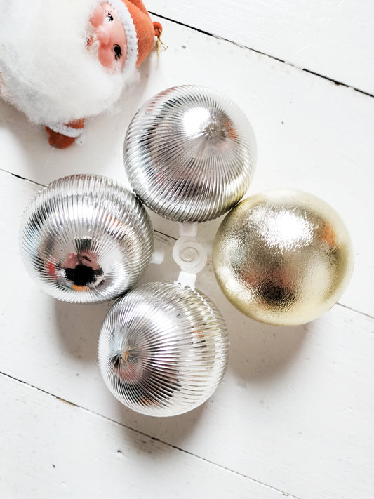 4 boules de Noël en plastique Belco