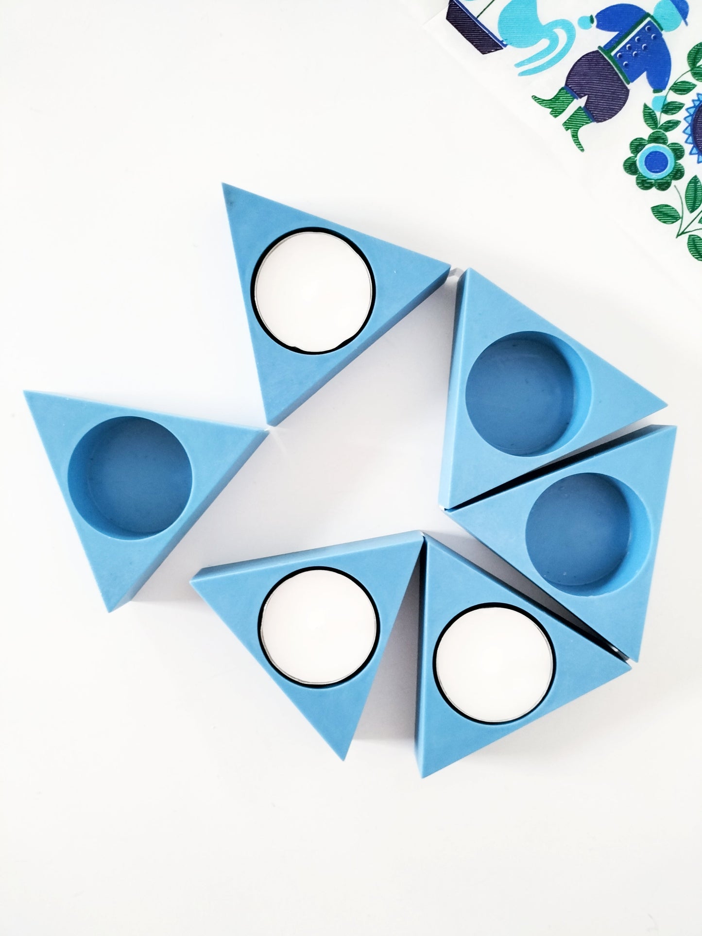 Enfilade de 6 bougeoirs en plastique