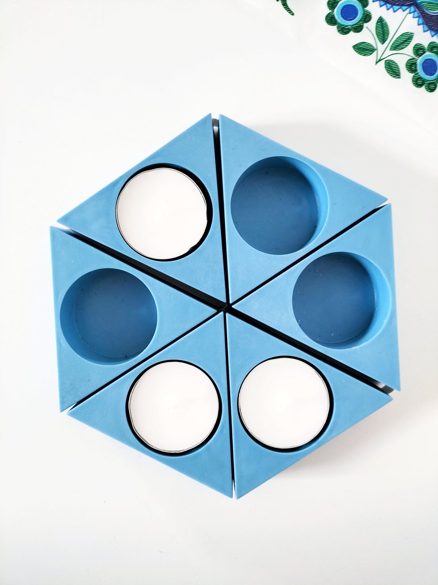 Enfilade de 6 bougeoirs en plastique