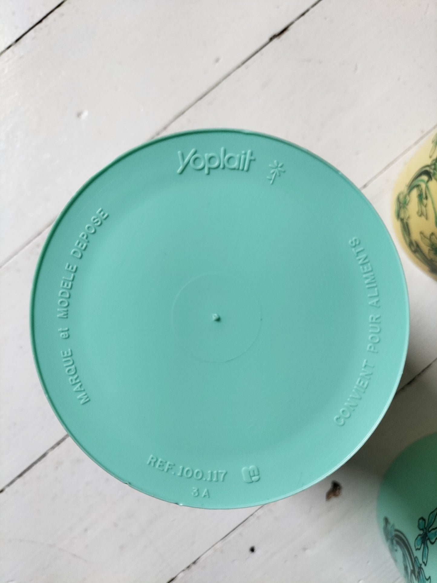 Boîte en plastique Yoplait vintage au choix