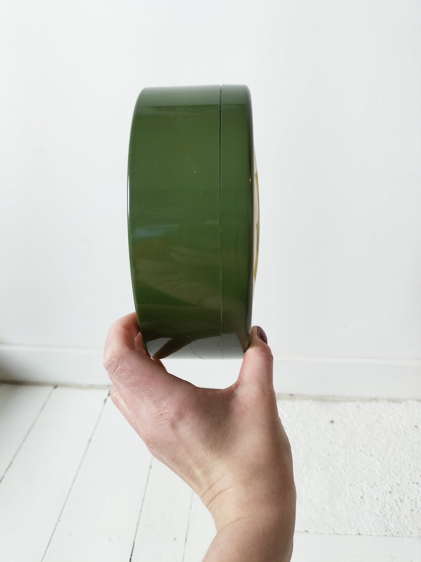 Ancienne boîte plastique et tissu