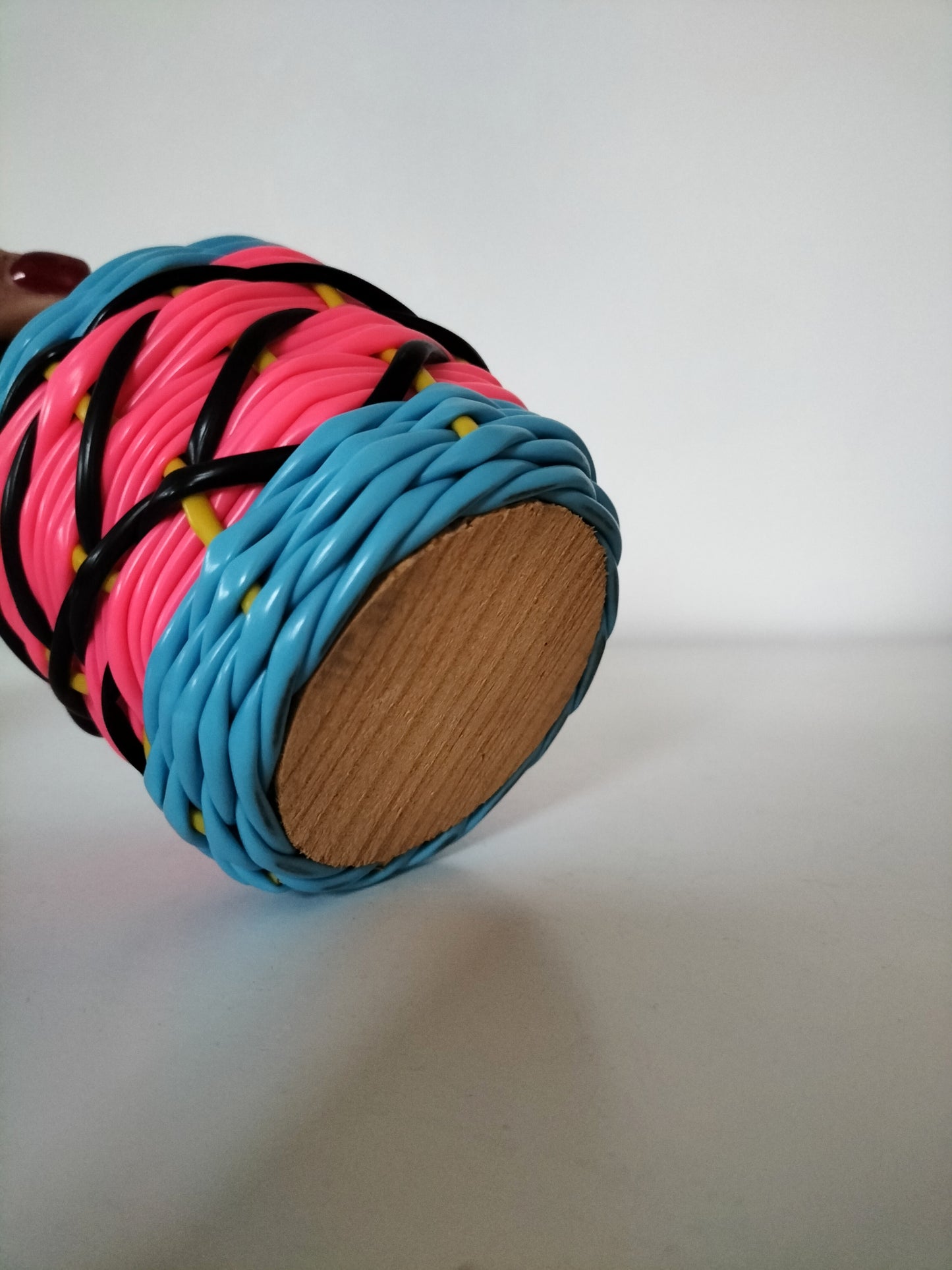 Petite bouteille/ carafe verre et scoubidou