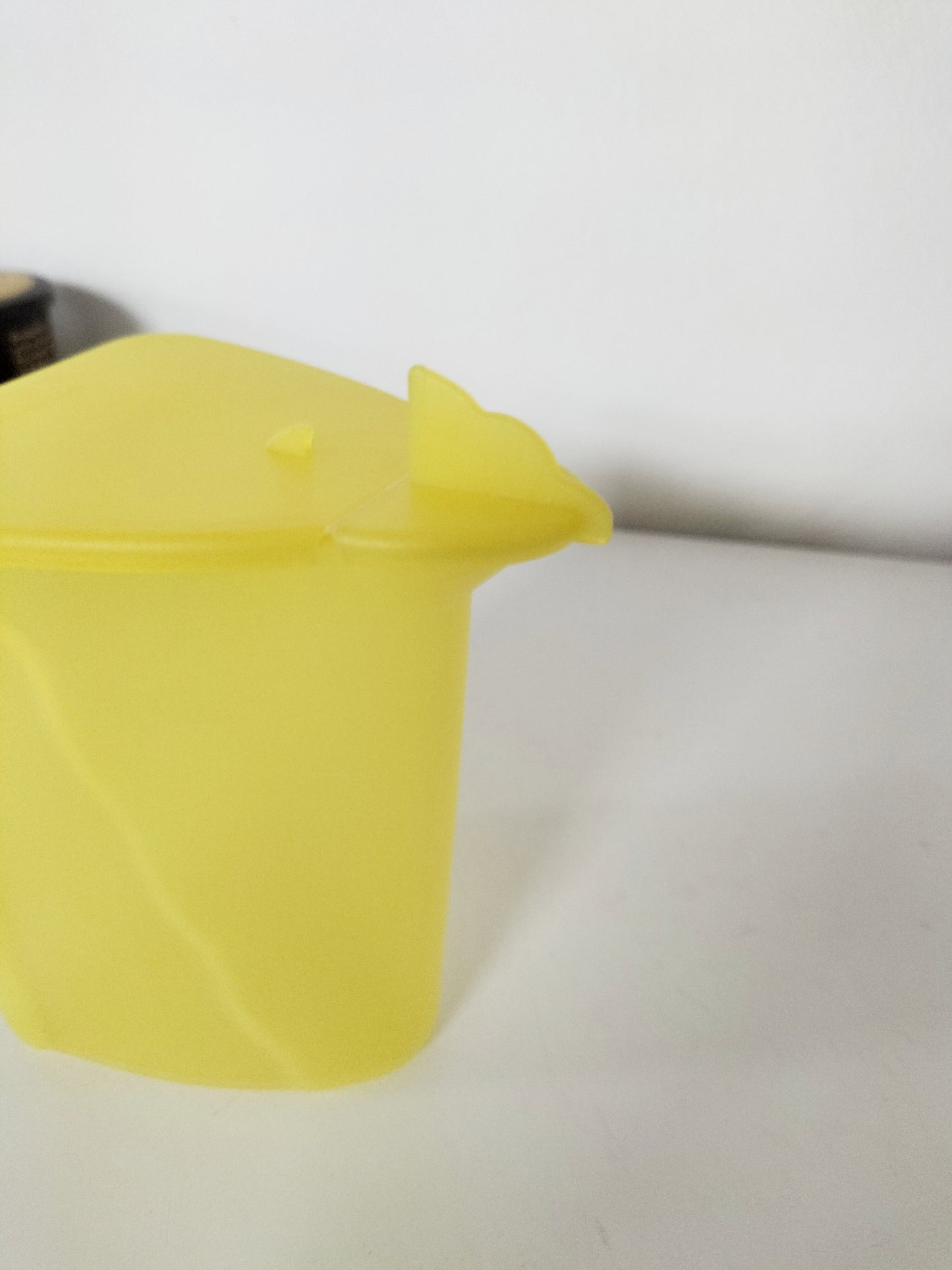 Petit pot verseur Tupperware