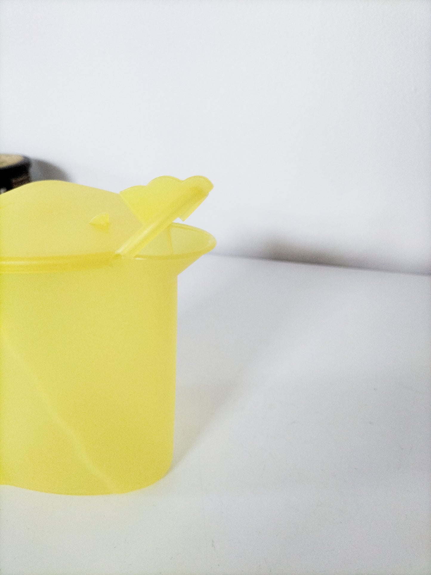 Petit pot verseur Tupperware