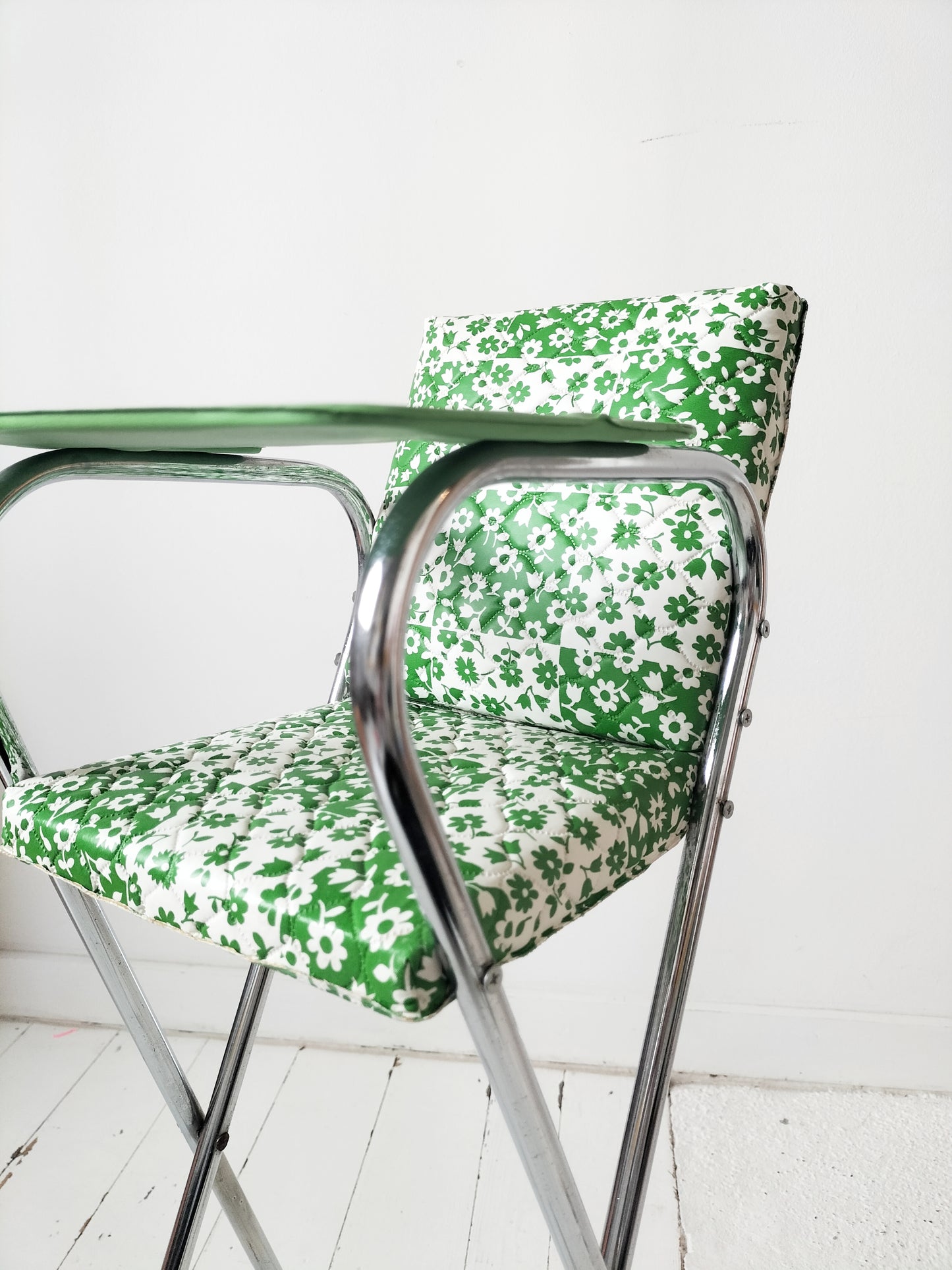 Chaise haute pour poupée