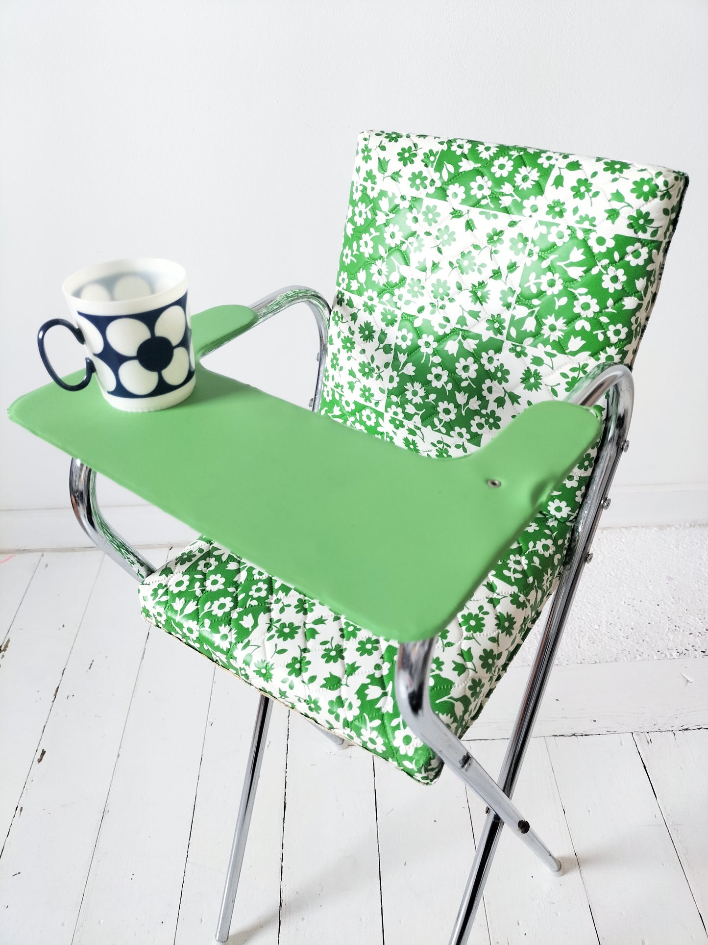 Chaise haute pour poupée