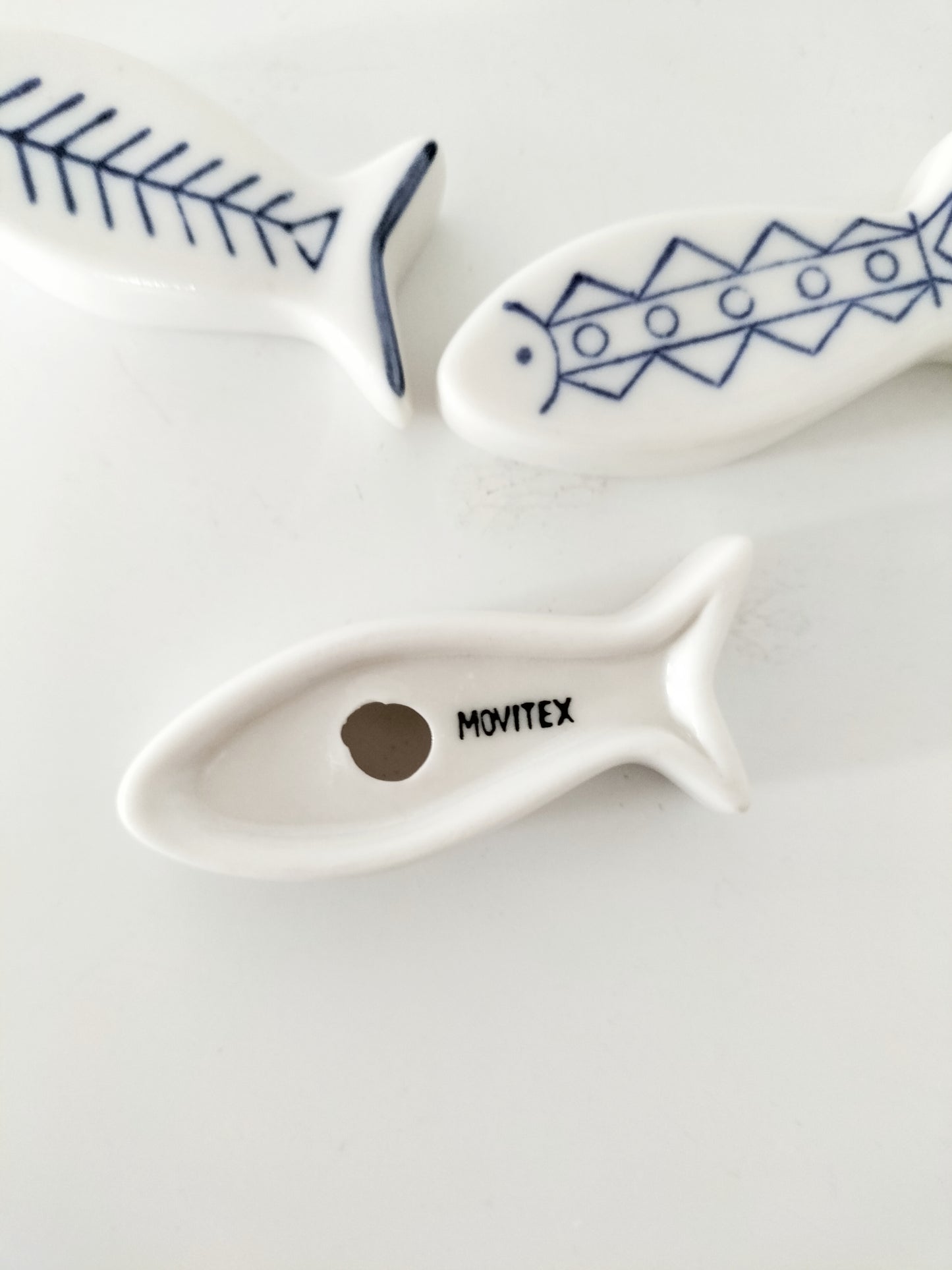 Ensemble de 6 porte-couverts poissons en porcelaine