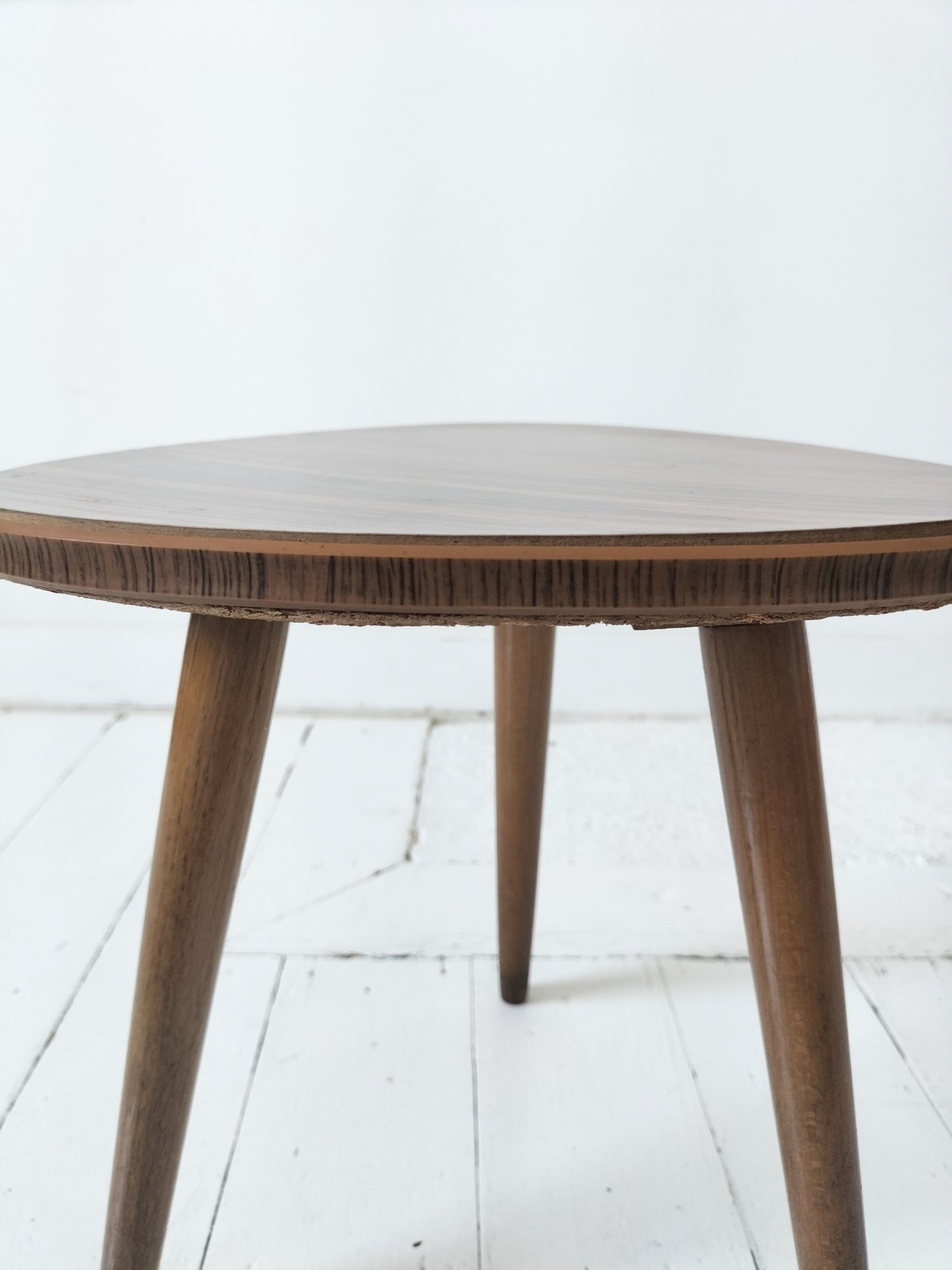 Porte-plante tripode en bois et formica