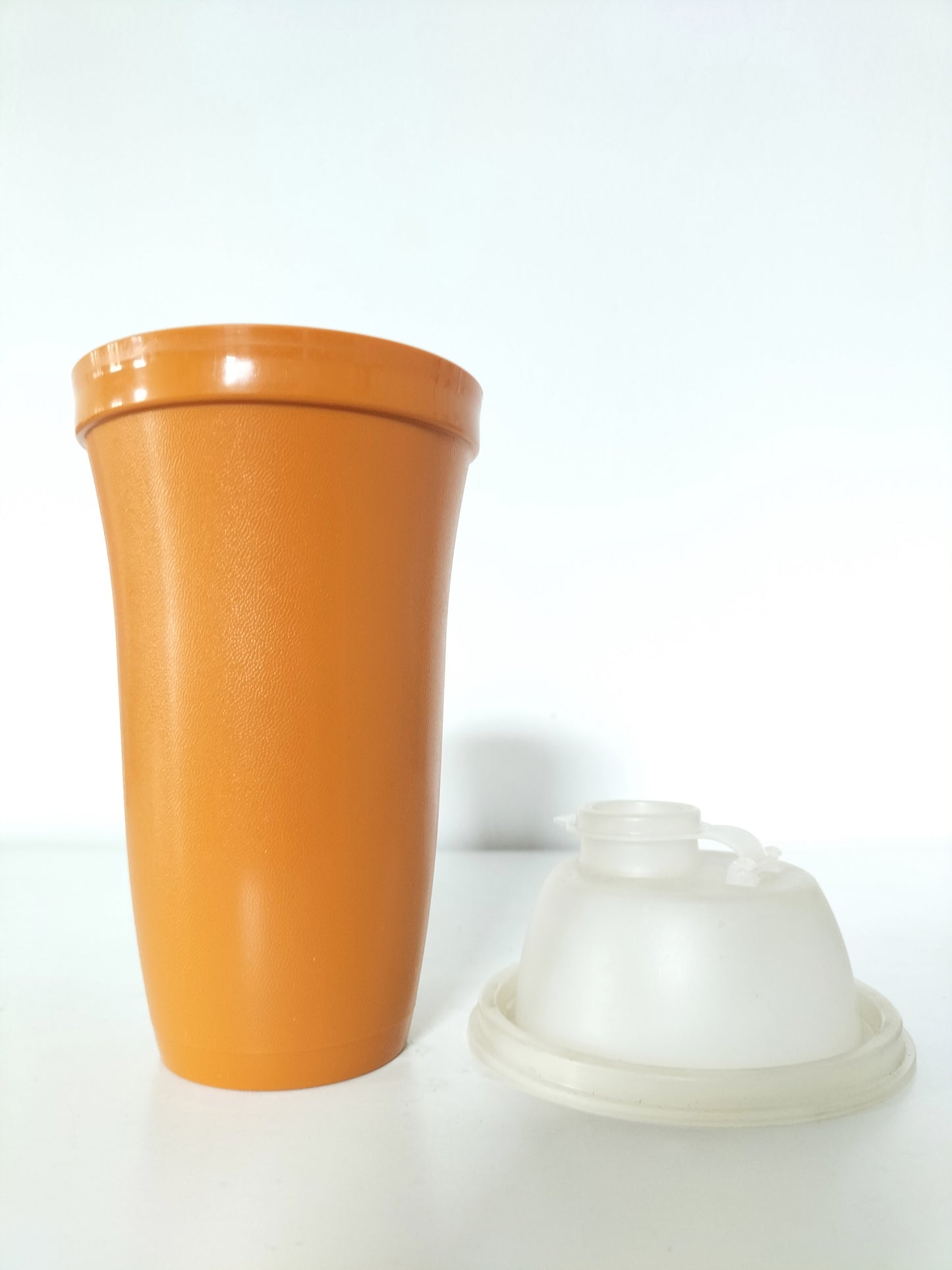 Shaker vintage Tupperware