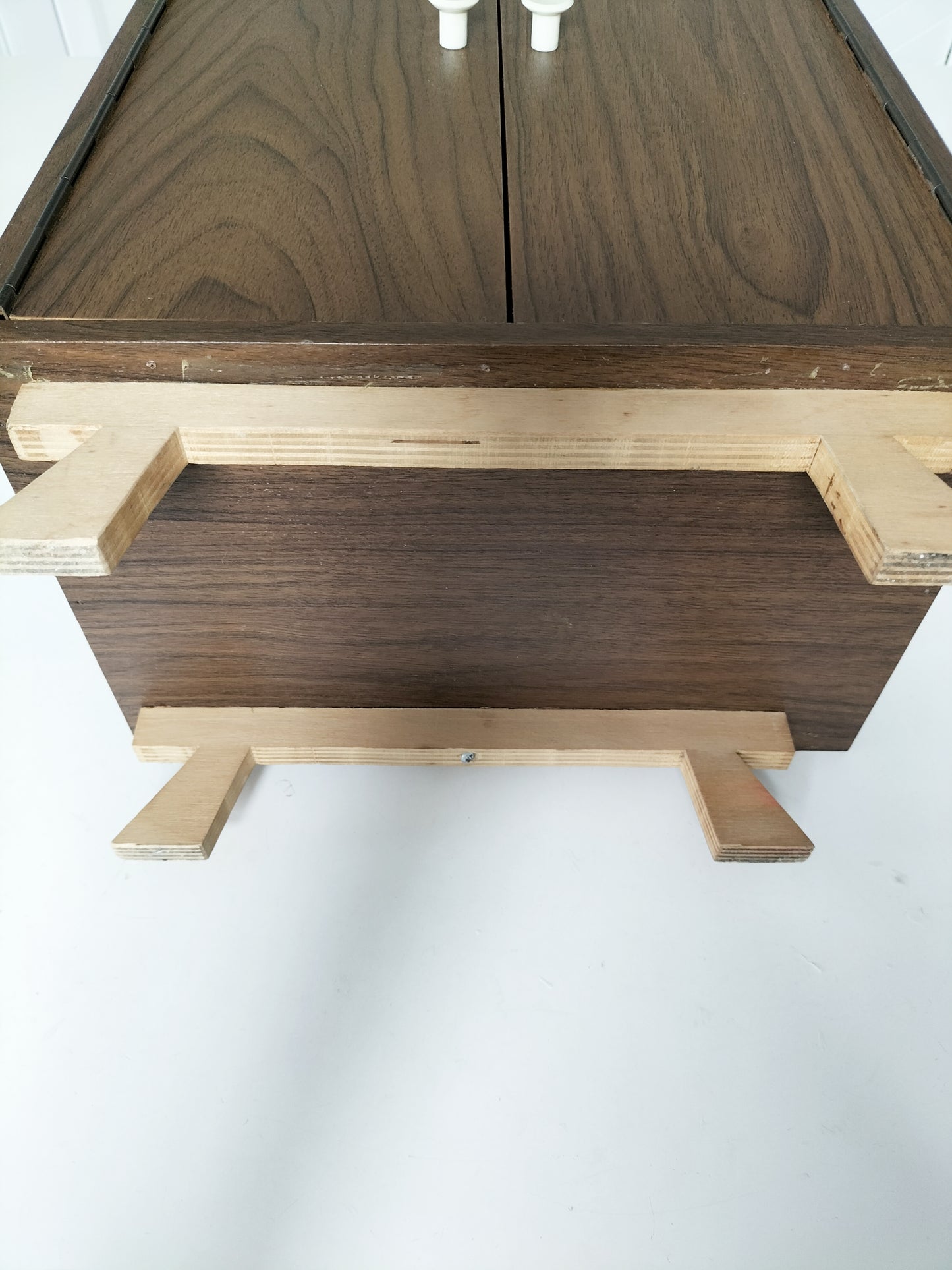 Petit meuble de poupée en formica