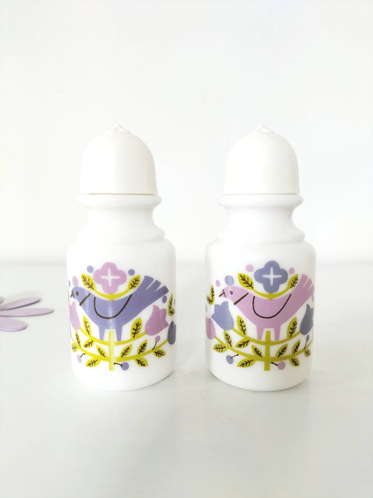 Salière ou poivrière/ petit pot en opaline Avon