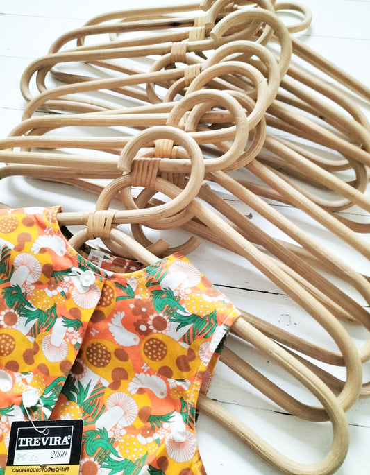 Cintre vintage en rotin (à l'unité!)