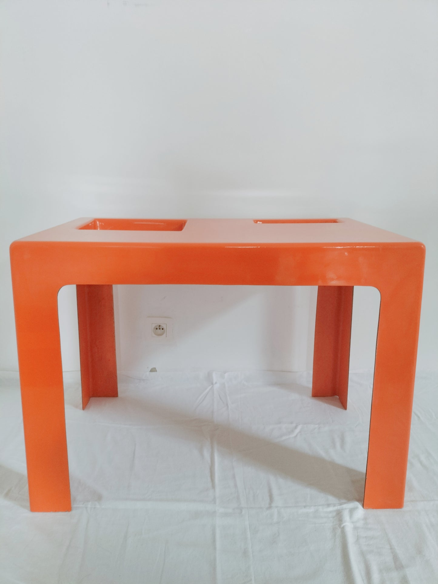 Bureau enfant/ table d'appoint en fibre de verre inspi Marc Berthier/ Patrick Gingembre