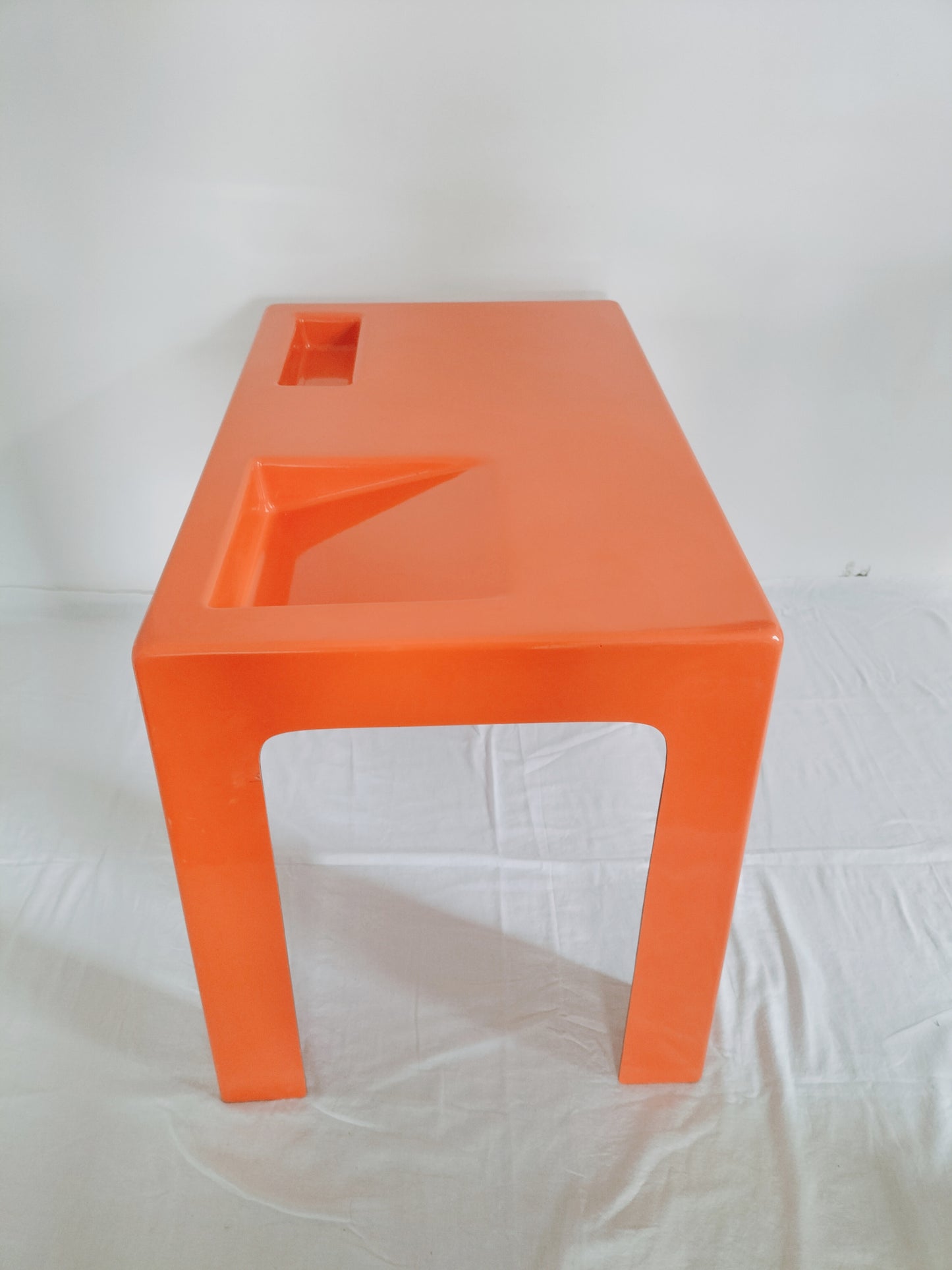 Bureau enfant/ table d'appoint en fibre de verre inspi Marc Berthier/ Patrick Gingembre
