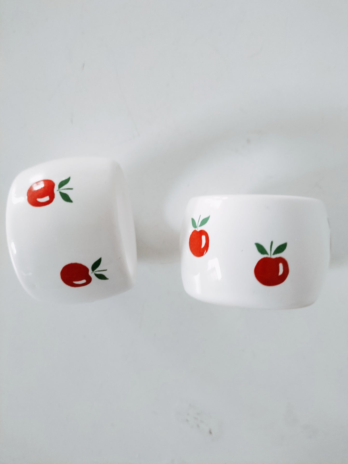 Ensemble de deux ronds de serviette en porcelaine