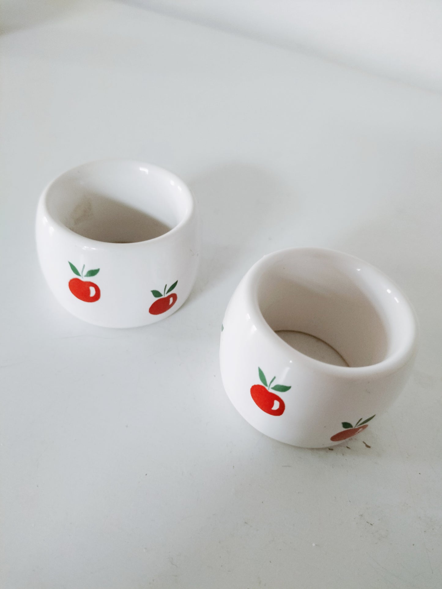 Ensemble de deux ronds de serviette en porcelaine