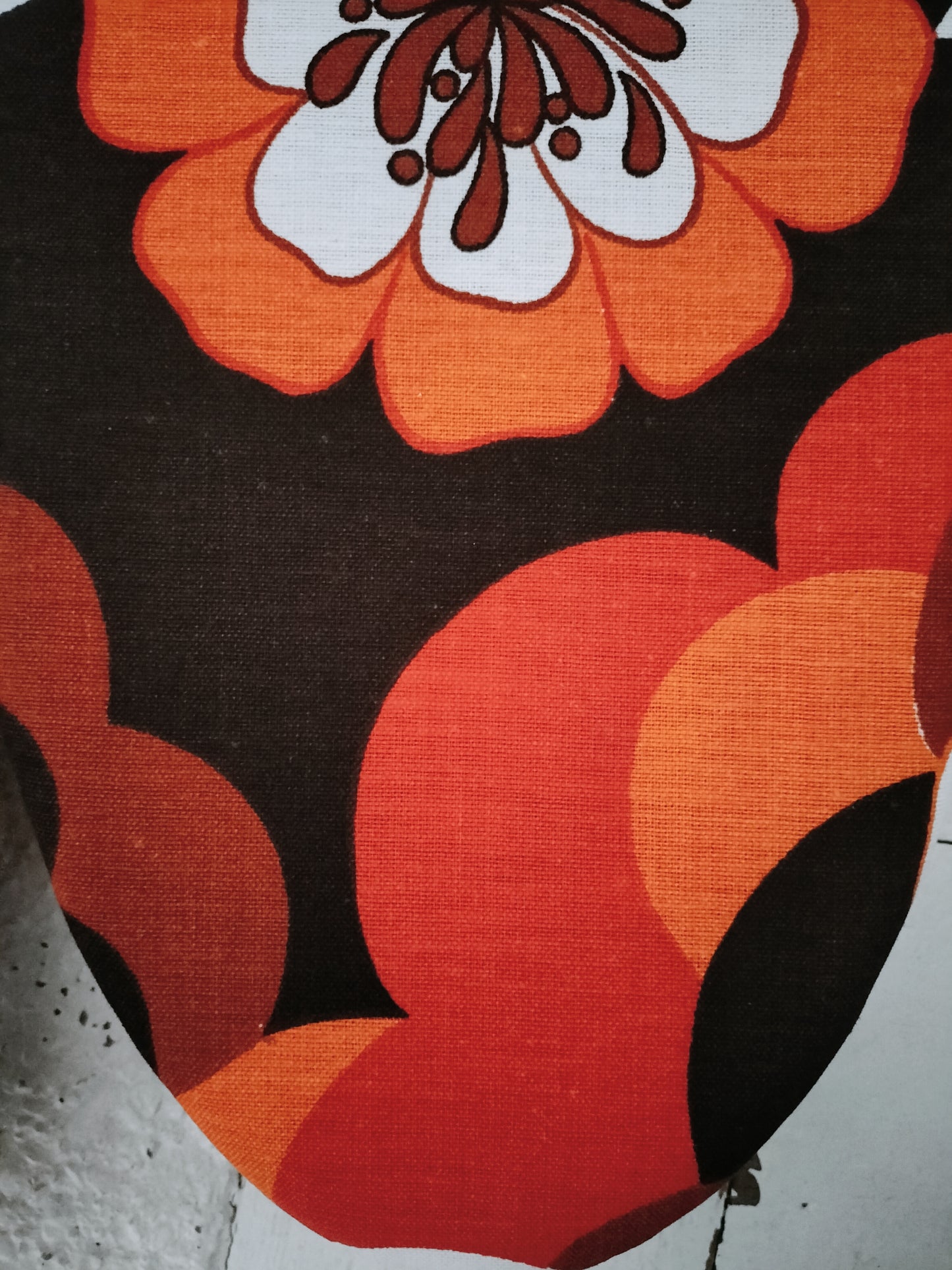 Ancienne boîte de chocolaterie en carton et tissu