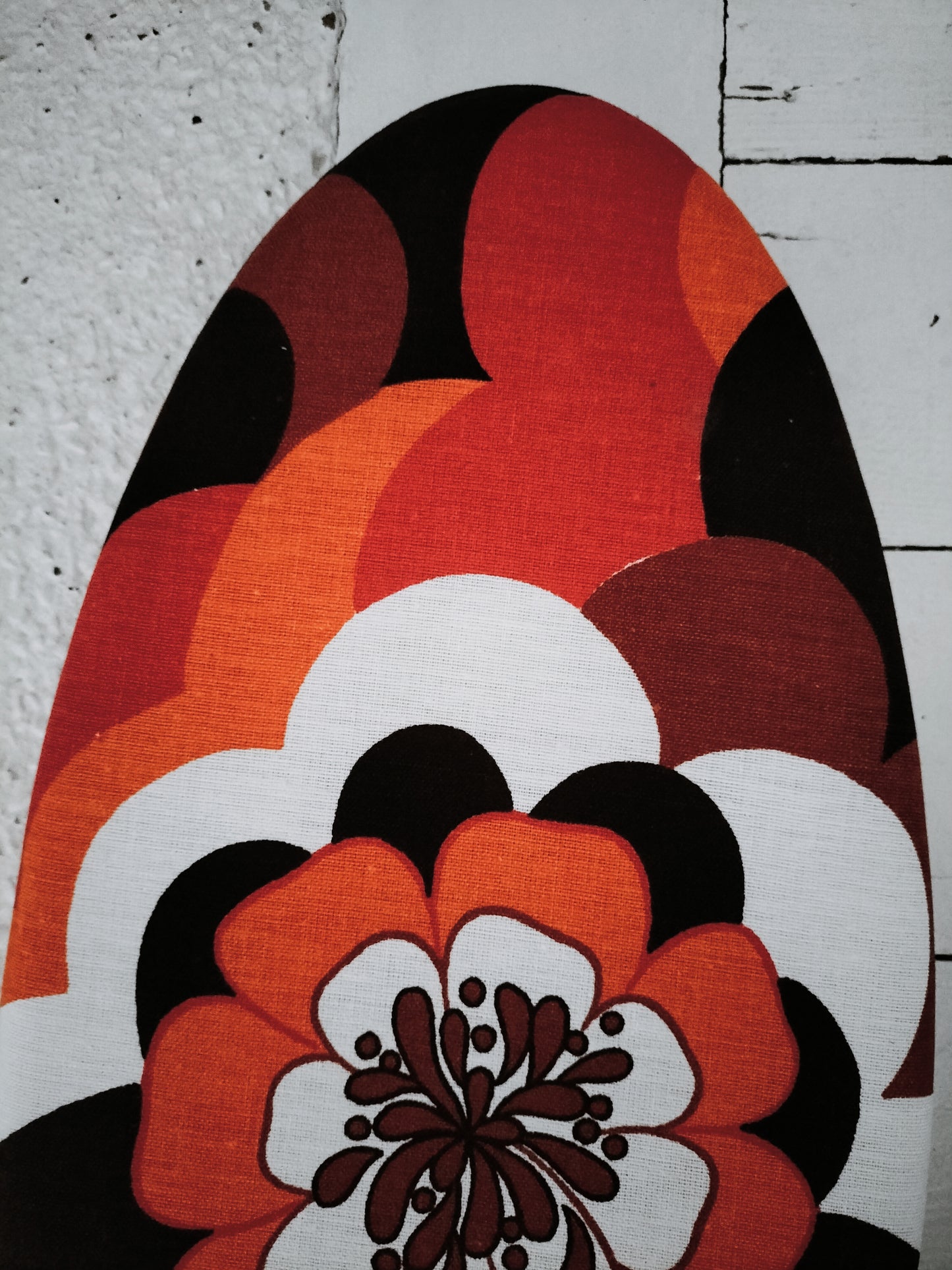 Ancienne boîte de chocolaterie en carton et tissu