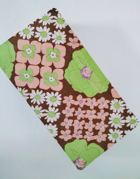 Ancienne boîte de mercerie en carton et tissu