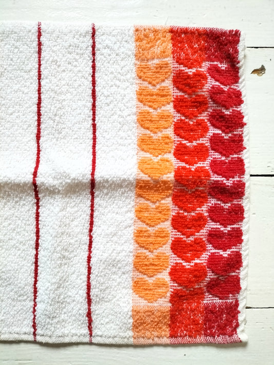 Petit essuie-mains décor cœurs