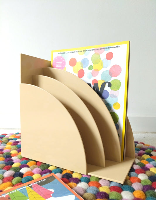 Range/ porte-revues/ vinyles en plastique beige Crayonne T. Conran pour Habitat 70's - cetaitmieuxavant