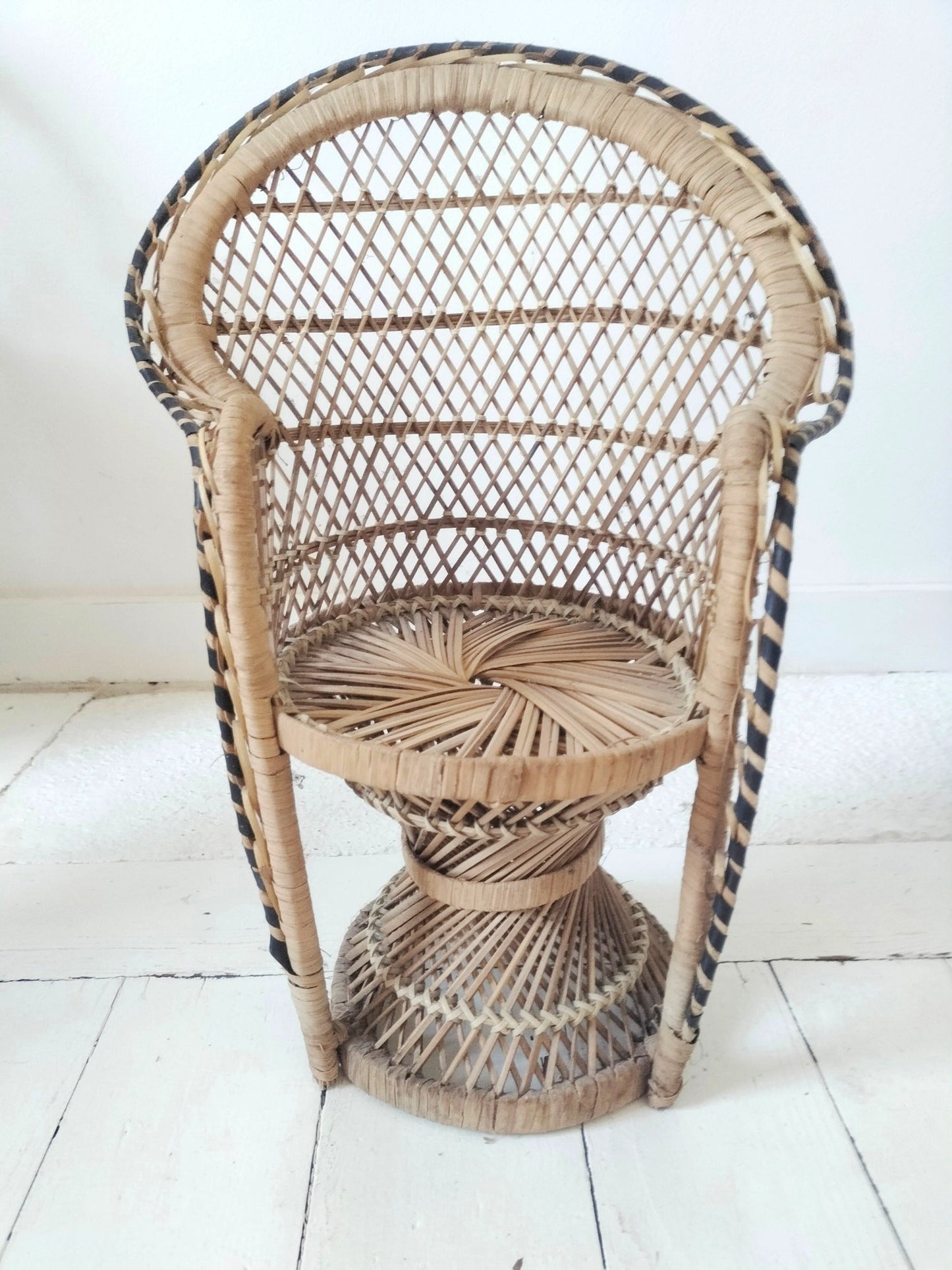 Fauteuil Emmanuelle miniature/ porte-plante