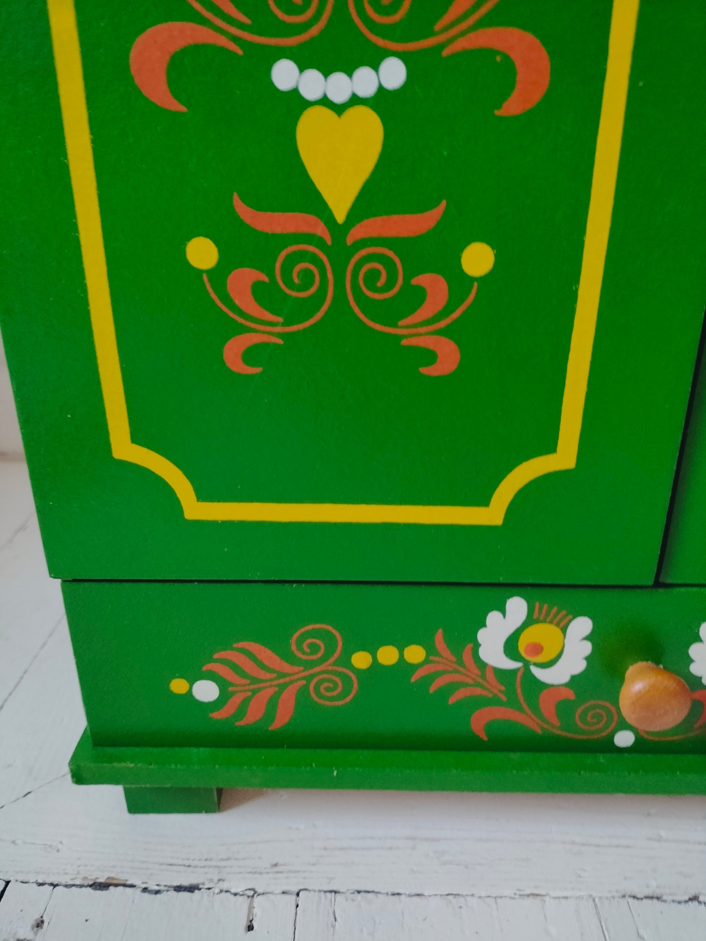 Meuble/ armoire de poupée vintage en bois