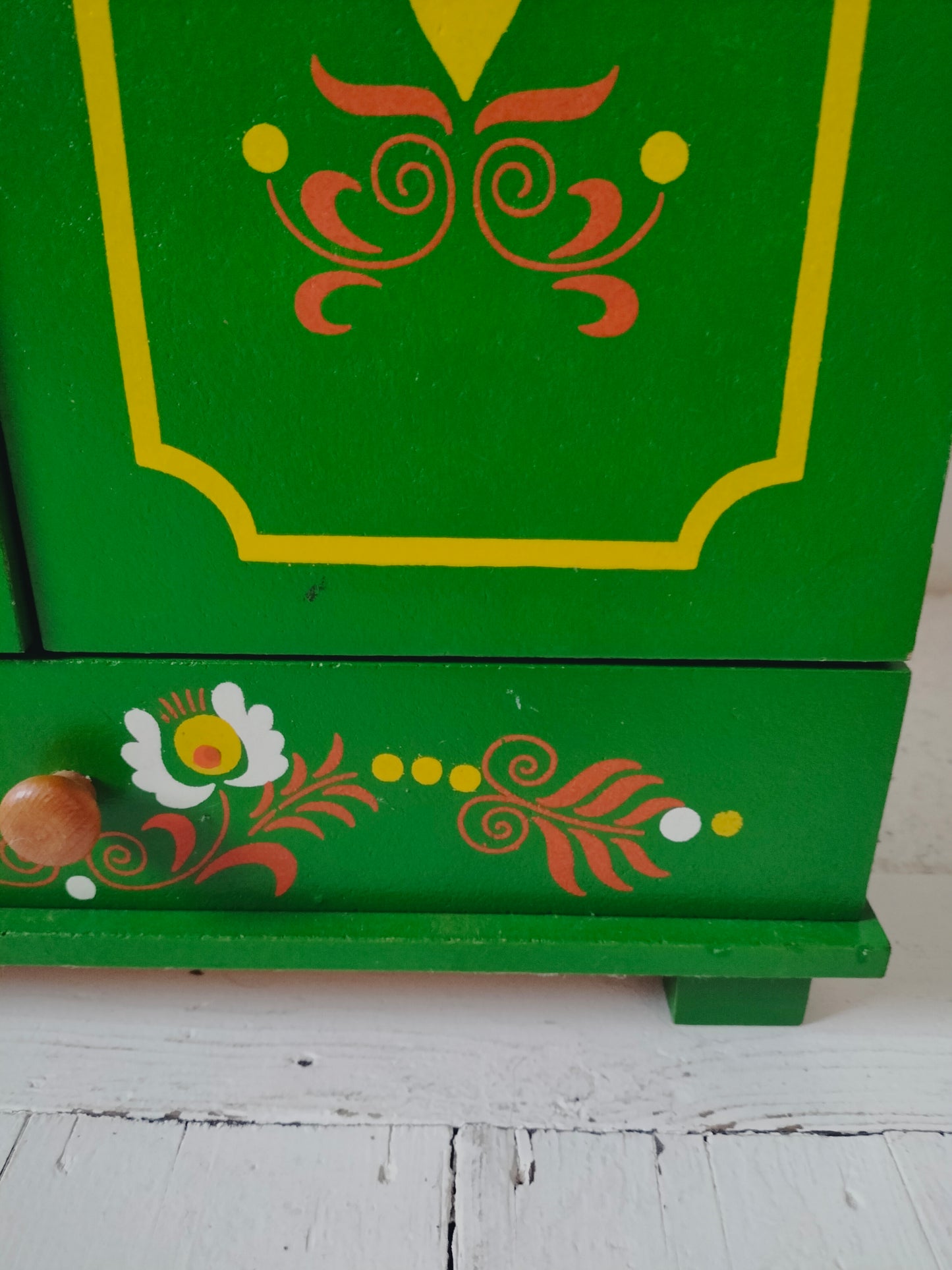 Meuble/ armoire de poupée vintage en bois
