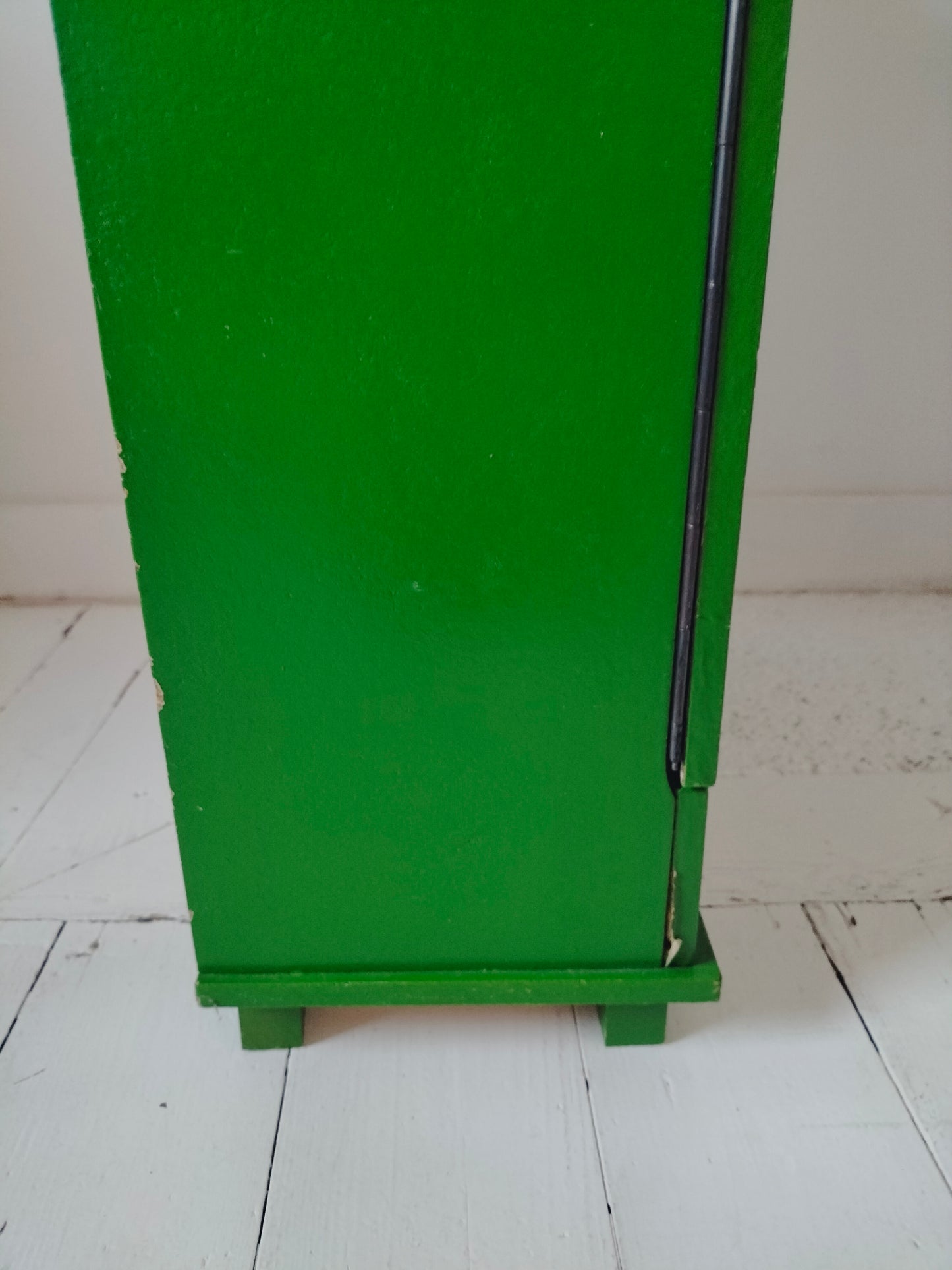 Meuble/ armoire de poupée vintage en bois