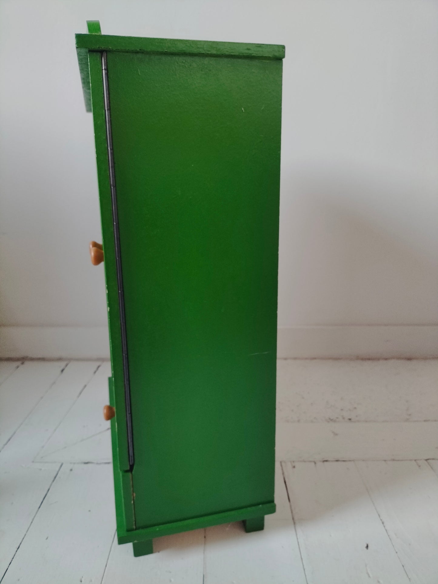 Meuble/ armoire de poupée vintage en bois