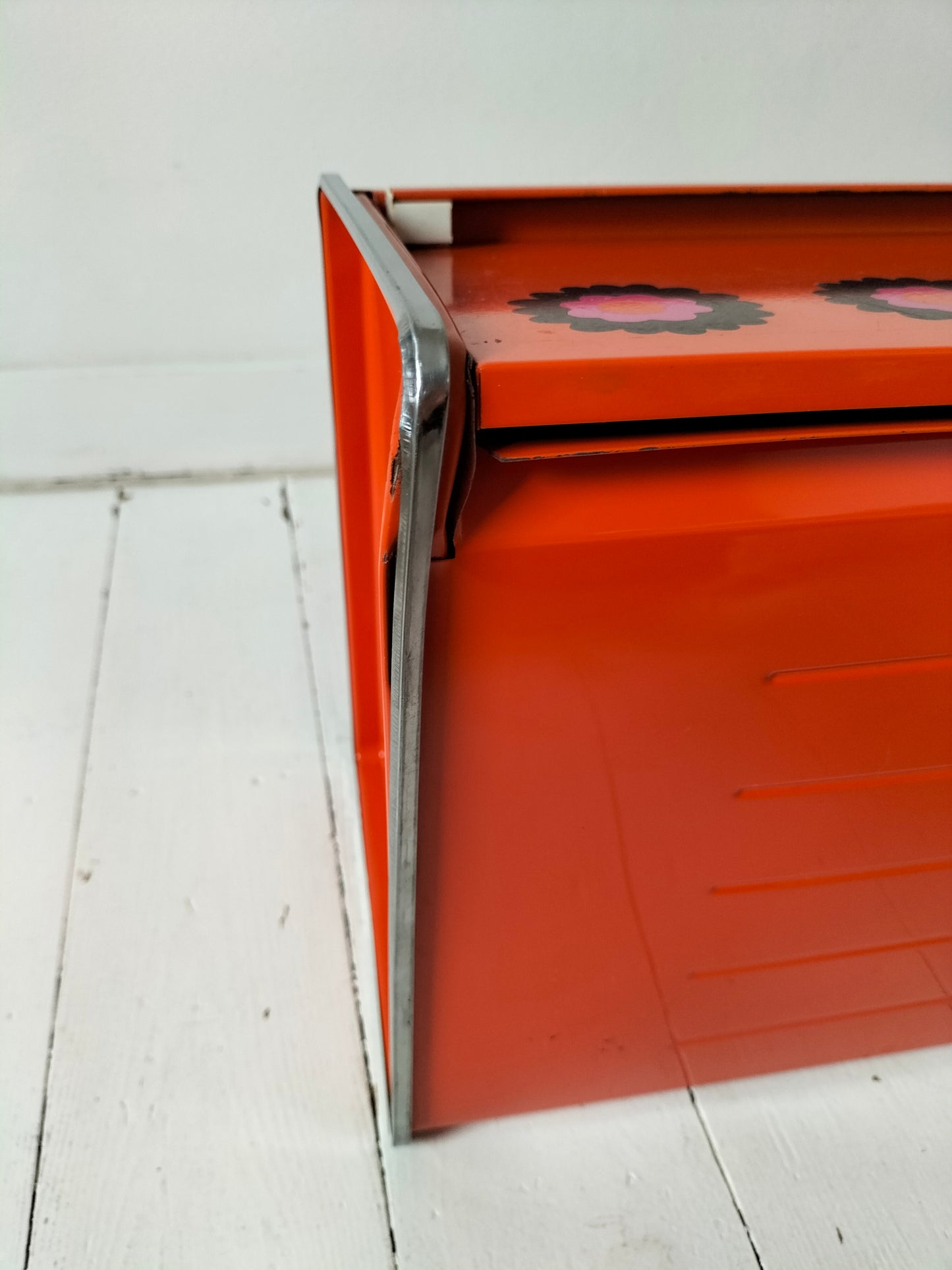 Boîte à pain métallique murale ou à poser Brabantia Patrice