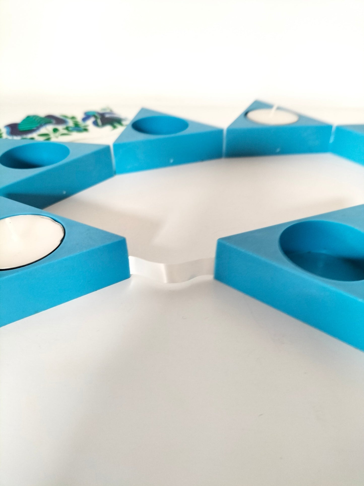 Enfilade de 6 bougeoirs en plastique