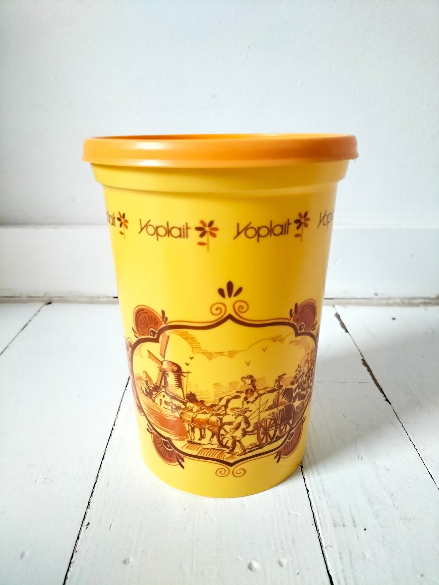 Boîte en plastique Yoplait vintage au choix