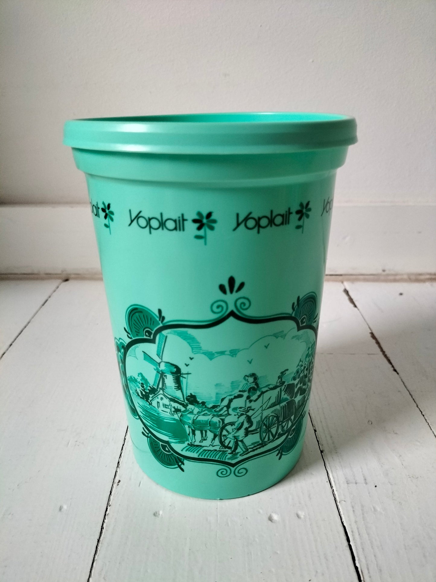 Boîte en plastique Yoplait vintage au choix
