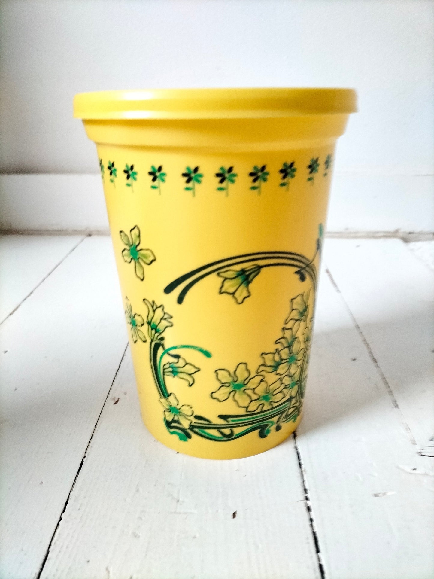 Boîte en plastique Yoplait vintage au choix