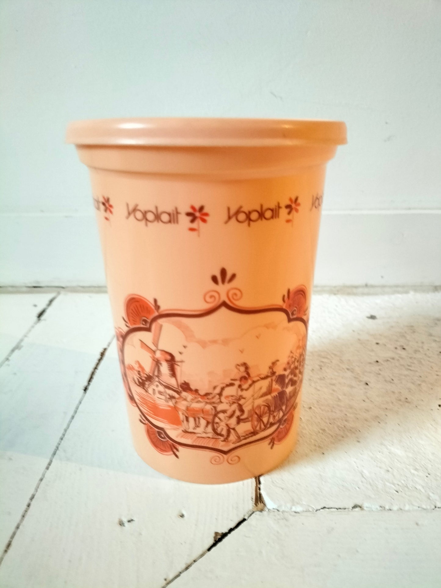 Boîte en plastique Yoplait vintage au choix