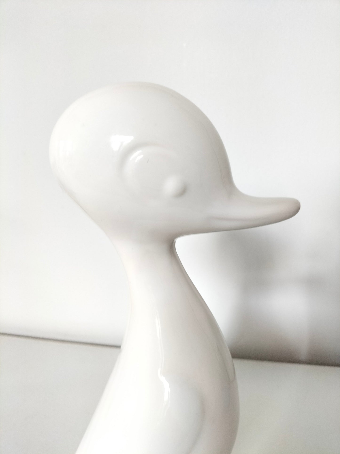 Grand canard en céramique blanche