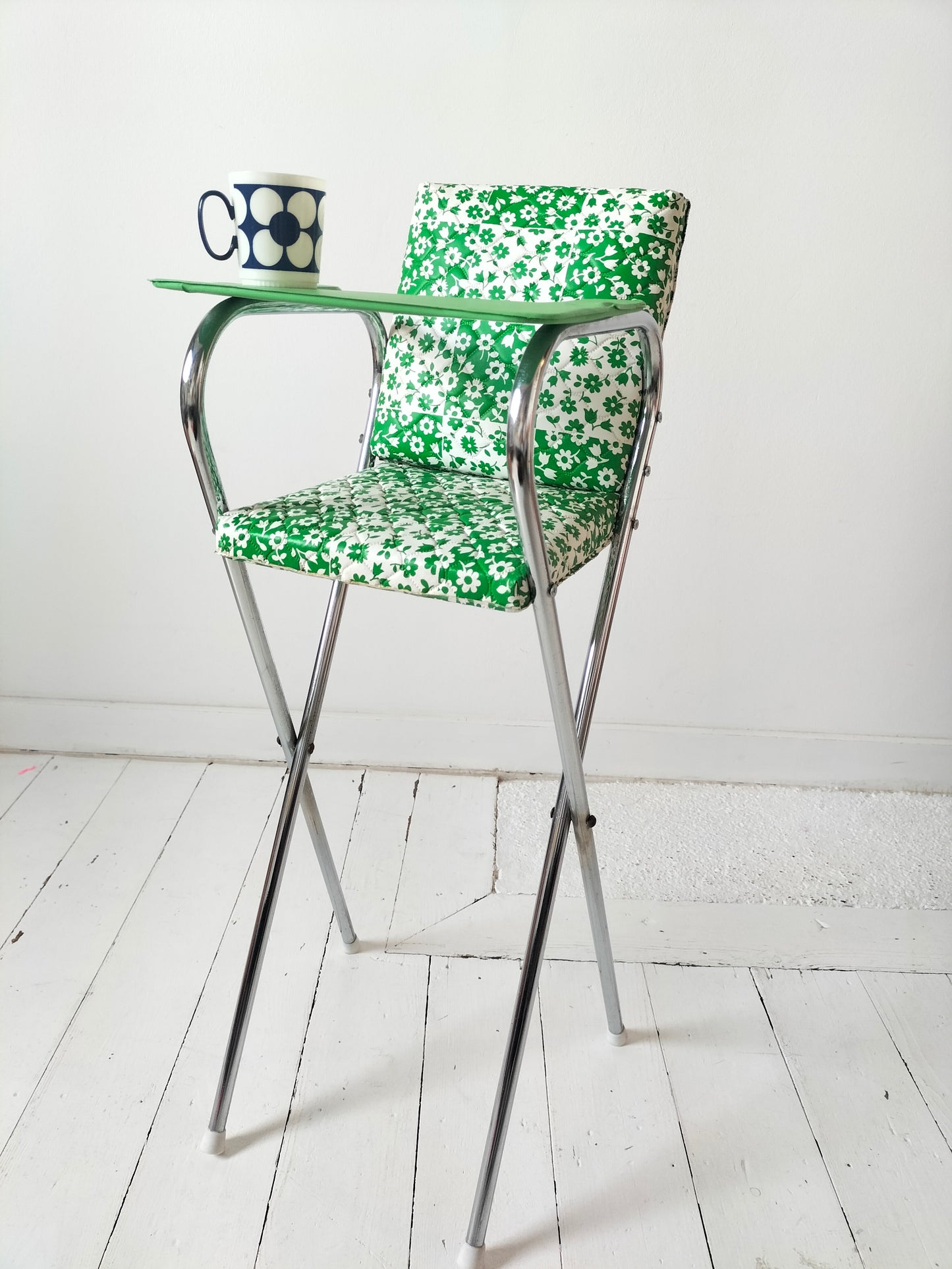 Chaise haute pour poupée