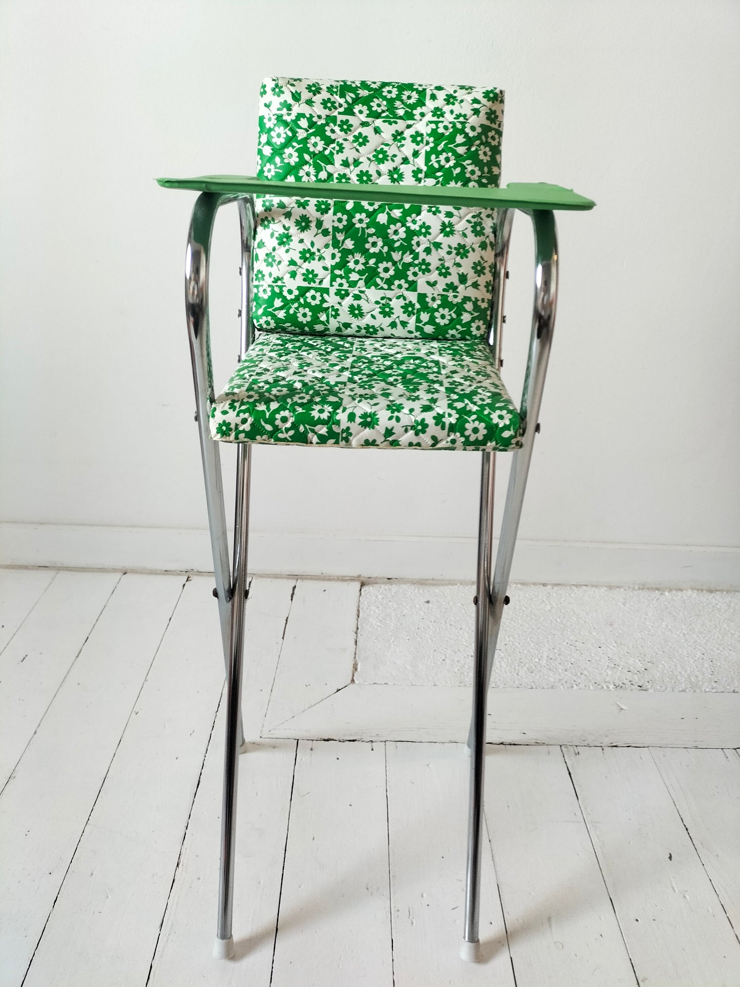 Chaise haute pour poupée